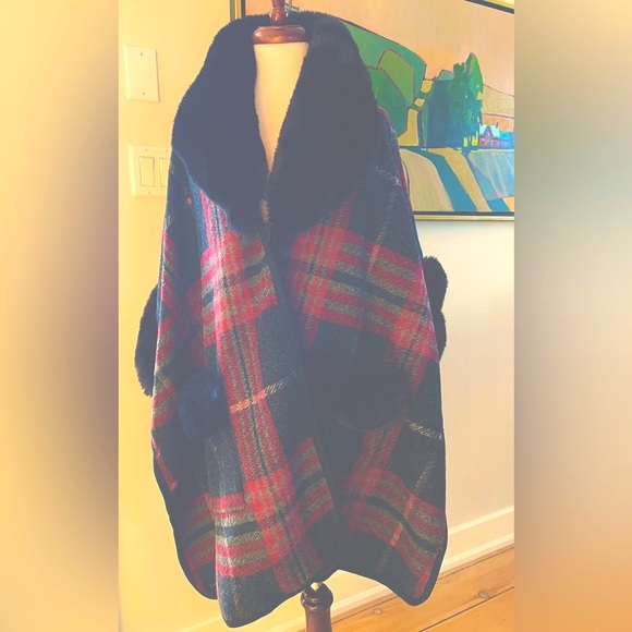 Cozy chic charcoal,black and dark red plaid cape with black faux fur details - Picture 2 of 11